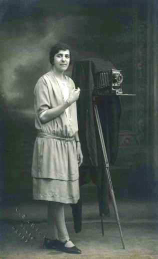 Portrait of Karimeh Abbud, Visual Arts