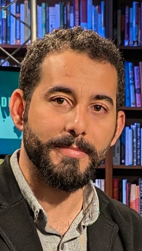 صورة مصعب أبو توها، الأدب والشعر